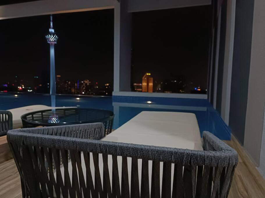 Lx 36a 2queen Bed Infinity Pool Klcc View Kuala Lumpur